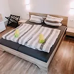 Sarah Apartman