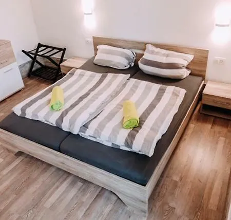 Sarah Apartman