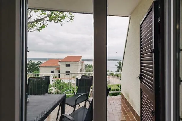 Διαμέρισμα Sarah *