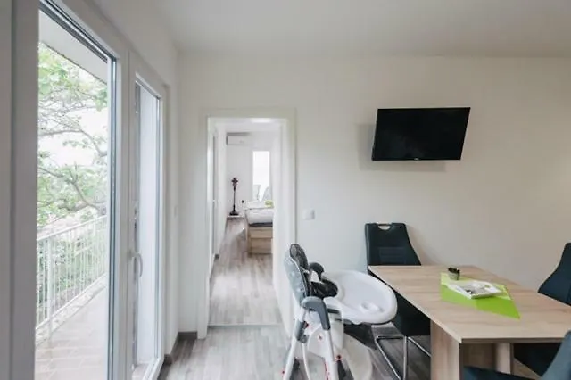 Διαμέρισμα Sarah *