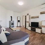 Sarah Apartment Klimno